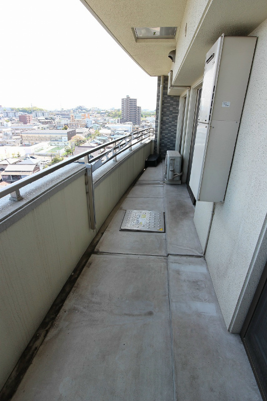 バルコニー　視界を遮るものはありません。日当たり、見晴らし良好