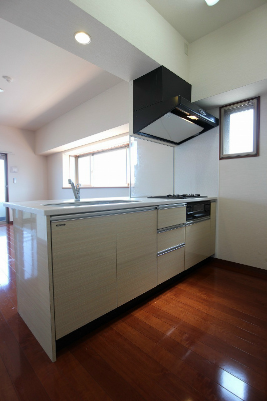 キッチン　3口コンロのシステムキッチン付です