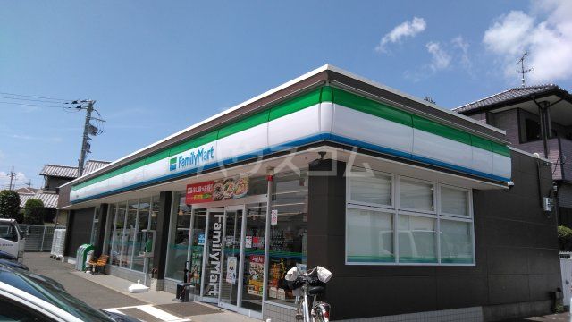 コンビニ　ファミリーマート（コンビニ）まで1664m