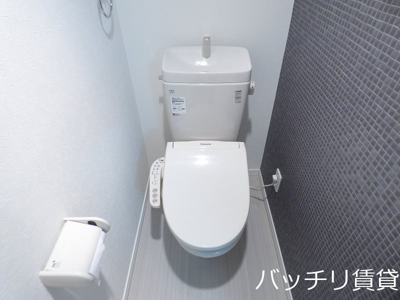 トイレ　別号室タイプの為、現状を優先致します。