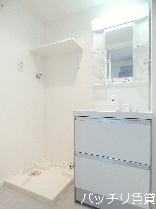 洗面設備　別号室タイプの為、現状を優先致します。