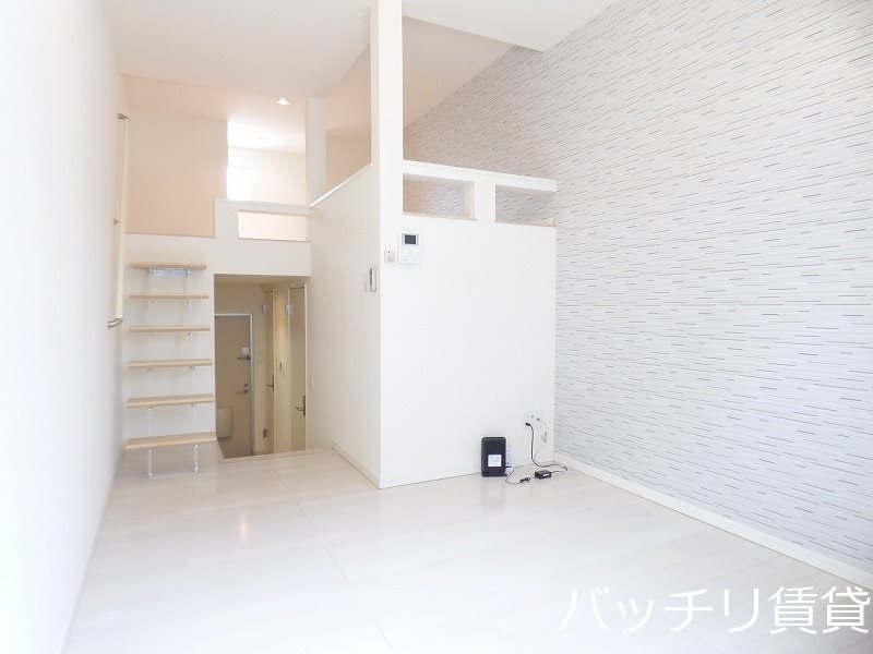 居室・リビング　別号室タイプの為、現状を優先致します。