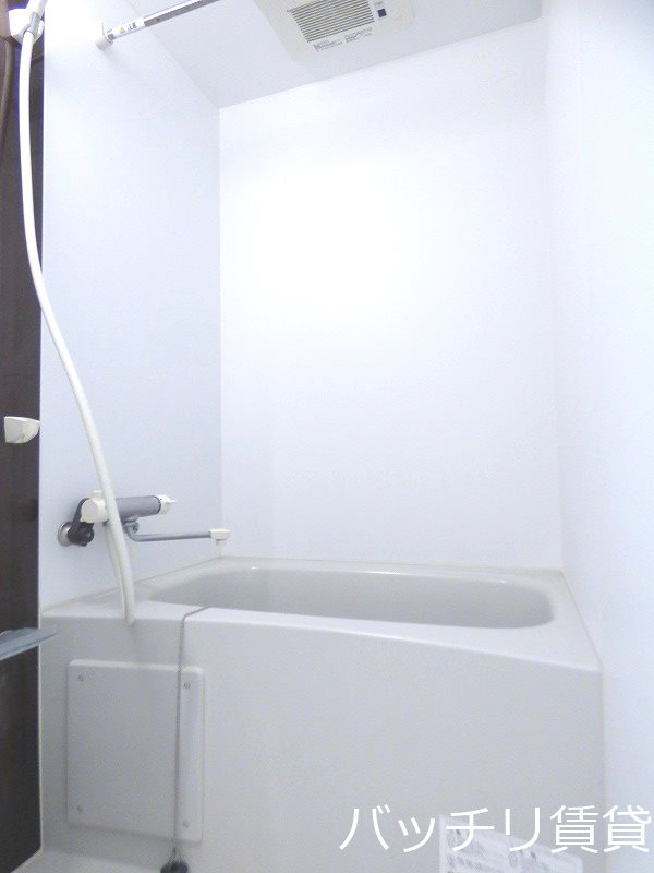 バス・シャワールーム　別号室タイプの為、現状を優先致します。