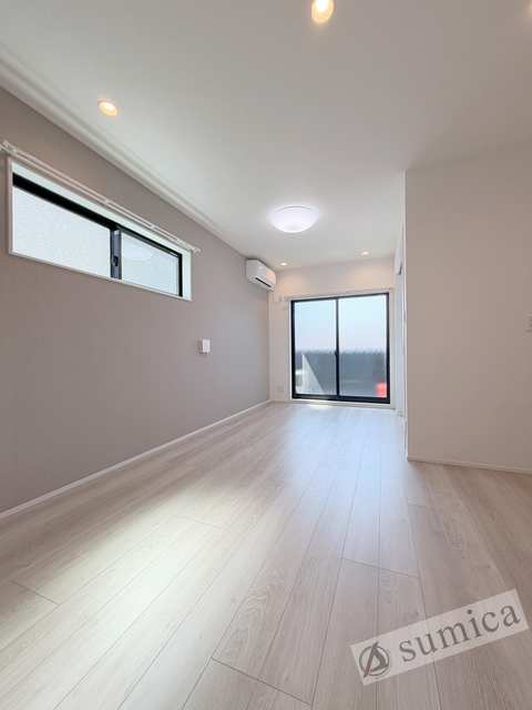 バルコニー　ホワイトベースで明るい内装♪