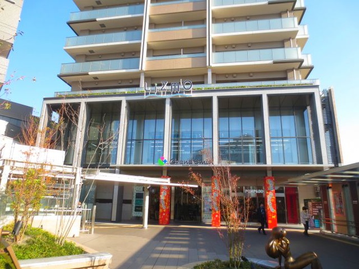 ショッピングセンター　駅前複合施設（ショッピングセンター）まで224m