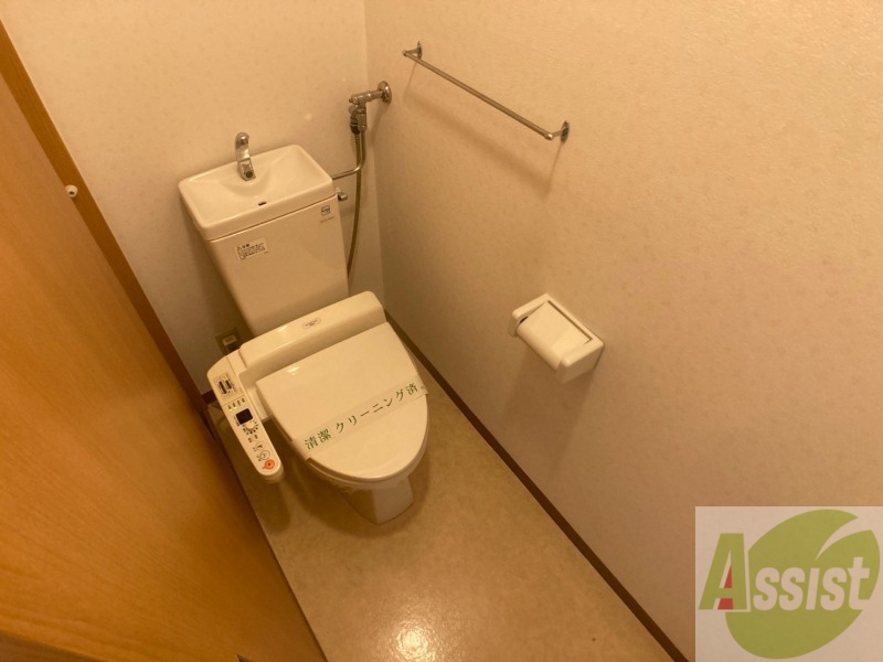 トイレ　ウォシュレット機能がついたトイレ。安心して使用できますね。