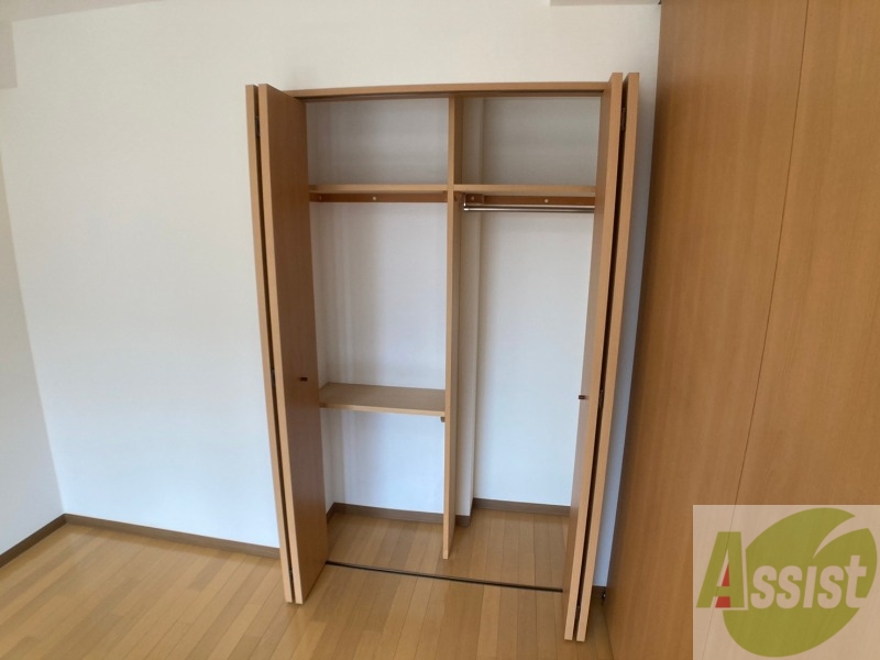 収納　寝室の収納です。部屋がすっきり片付きます。