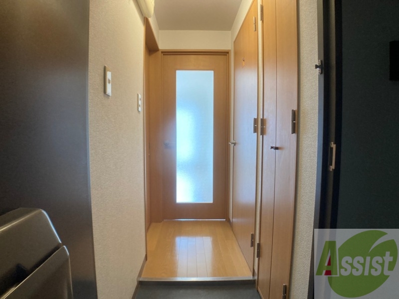 玄関　玄関です。すぐ広いリビングにつながっています。