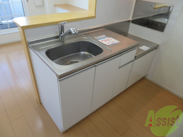 キッチン　シンプルなキッチンです。一人暮らしにはちょうどいいサイズ。