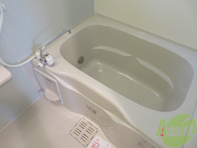 バス・シャワールーム　バスルームはこちらです。広々としてゆったり休めます。