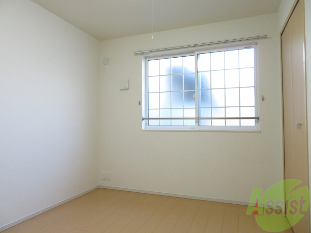 その他部屋・スペース　６帖の洋室です。広々として、きれいですね。