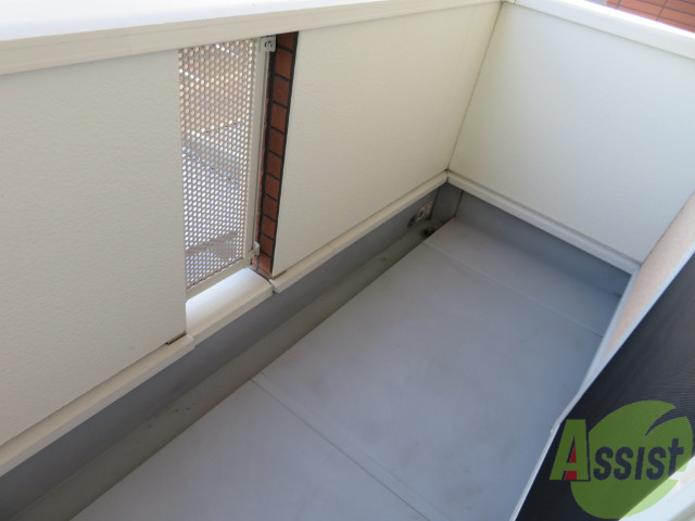 バルコニー　バルコニーは幅があり、広い印象を受けました。