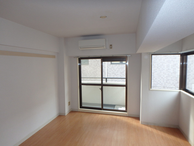 居室・リビング　反転タイプとなります。