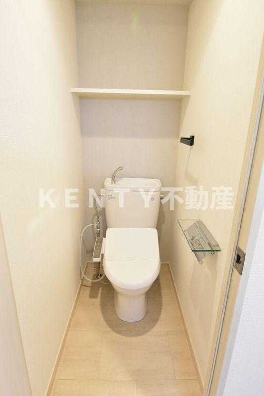 トイレ　落ち着いた色調のトイレです