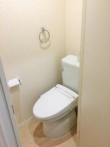 トイレ　バストイレ別、温水洗浄便座付き