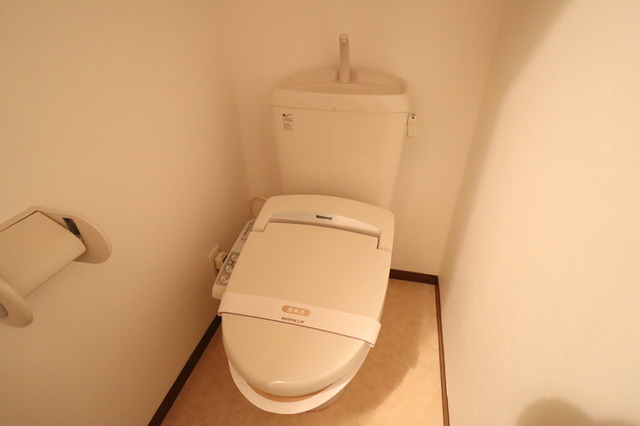 トイレ　温水洗浄暖房便座