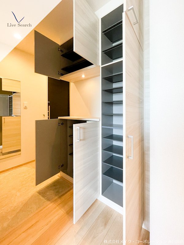 玄関　写真は同型タイプ