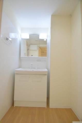 洗面設備　身だしなみを整えるのに便利な洗面台