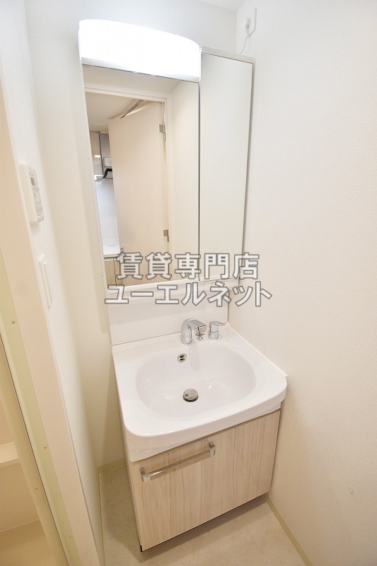 洗面設備　シャワー付洗面台