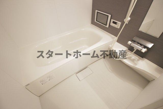 バス・シャワールーム　コンパクトで使いやすいお風呂です