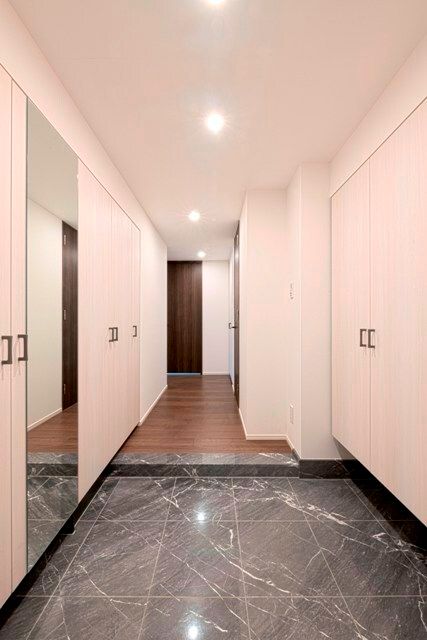 玄関　■モニタ付インターホン■ディンプルキー■2重鍵■ダウンライト