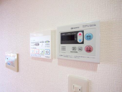 その他設備　給湯リモコン付き　浴室乾燥機付き