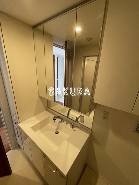 洗面設備　身支度に便利な洗面台！