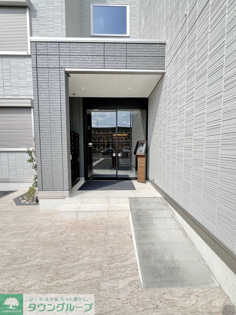 エントランス　★オートロック付きのエントランスです★