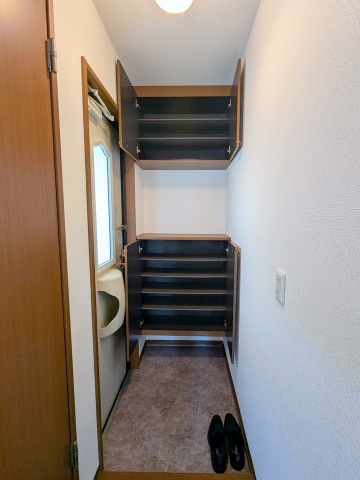 玄関　シューズボックス付き