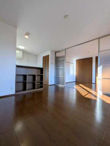 居室・リビング　南向きの明るいリビング