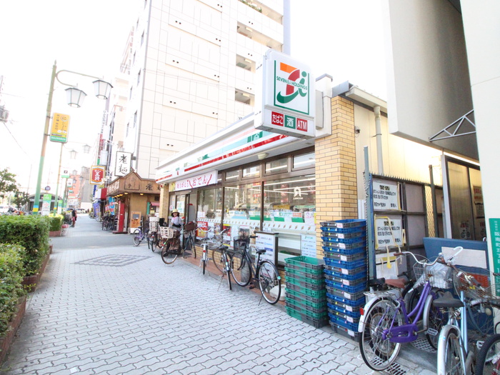 コンビニ　セブンイレブン（コンビニ）まで300m