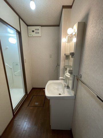 洗面設備　イメージとして同建物他部屋を表示しています
