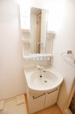 洗面設備　清潔感ある独立洗面台で毎日気持ちよく♪