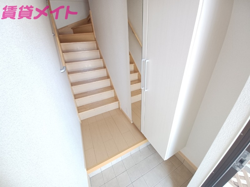 玄関　同型反転タイプ画像