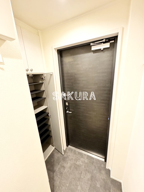 玄関　収納豊富なシューズボックスです♪