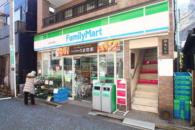 コンビニ　ファミリーマート　石川町駅近く（コンビニ）まで786m
