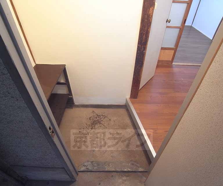 玄関　落ち着いた玄関ですね。