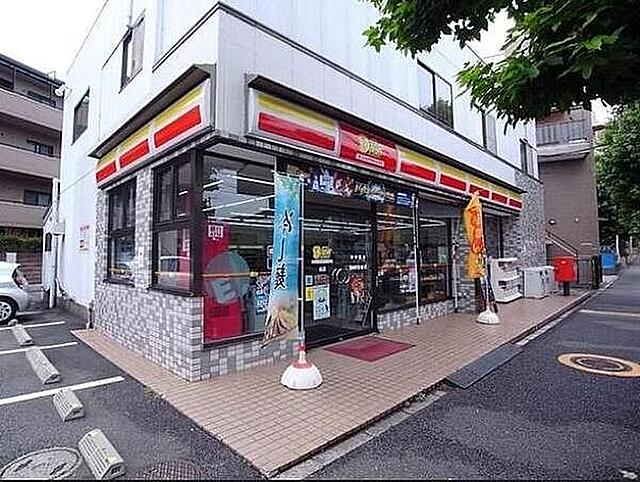 コンビニ　ニューヤマザキデイリーストア砧店（コンビニ）まで753m