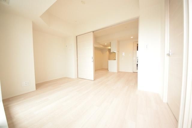 居室・リビング　6.1帖の明るい部屋です