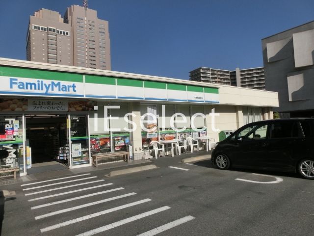 コンビニ　ファミリーマート千葉みなと店（コンビニ）まで400m