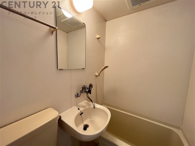 洗面設備　浴室内に洗面台付き！