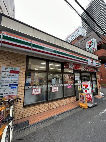 コンビニ　セブン－イレブン大阪中崎西店（コンビニ）まで215m