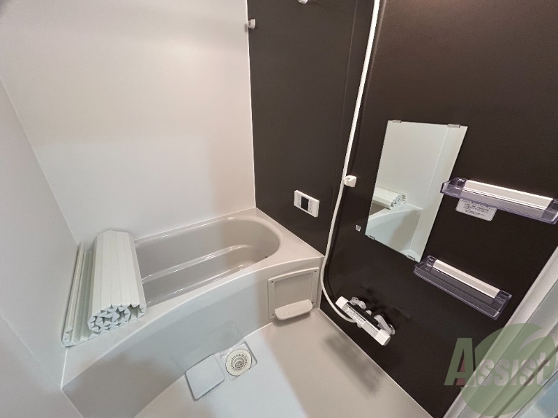 バス・シャワールーム　浴室乾燥機能の付いた便利な浴室です。ゆったりくつろげますね。