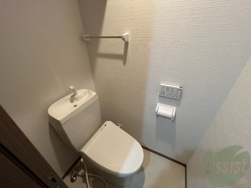 トイレ　トイレは温水洗浄便座となっており、快適にお使いいただけます。