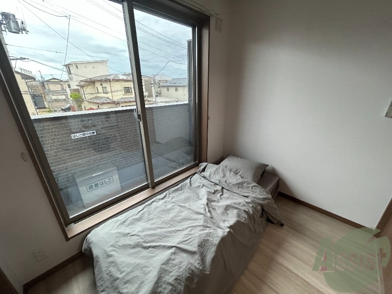 その他部屋・スペース　３帖の寝室です。置いてあるのはシングルベッドになります。