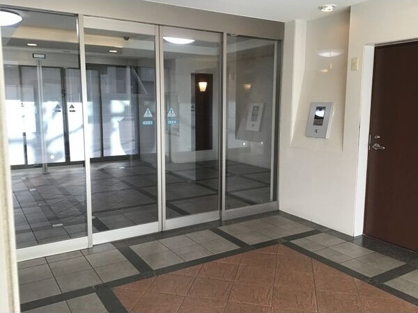 エントランス　名古屋で一番初期費用の安い賃貸専門の不動産会社です(^^)