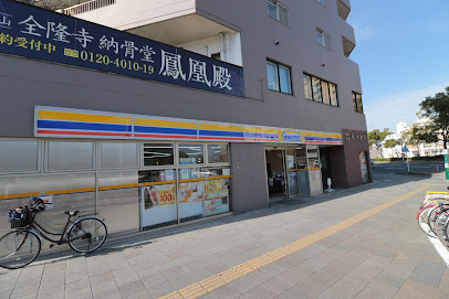 コンビニ　ミニストップ 神宮西駅前店（コンビニ）まで552m