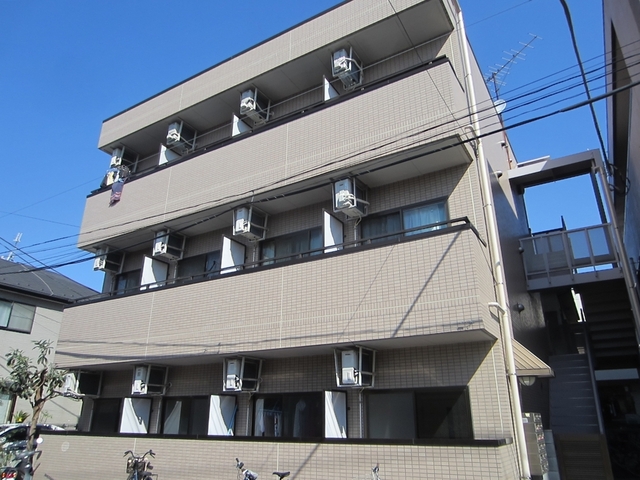 建物外観　白い外観は清潔感があります♪