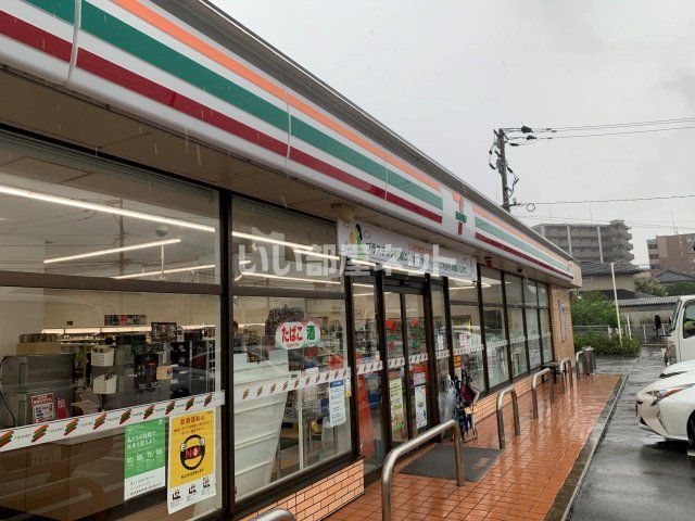 コンビニ　セブンイレブン 太宰府坂本店（コンビニ）まで741m
