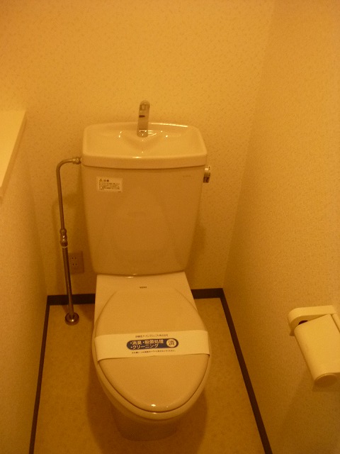 トイレ　個室タイプのトイレです。